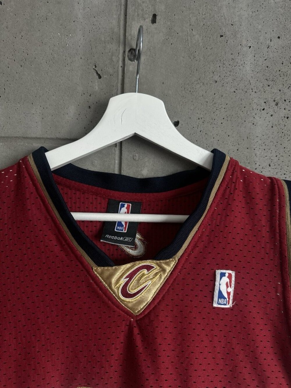 Vintage Reebok Cleveland Cavaliers LeBron James Jersey Men’s M NBA - Picture 4 of 7